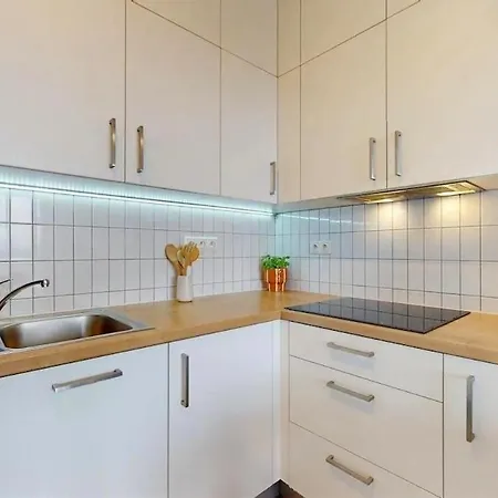 Modern Near Airport With Free Parking Apartment Pressburg